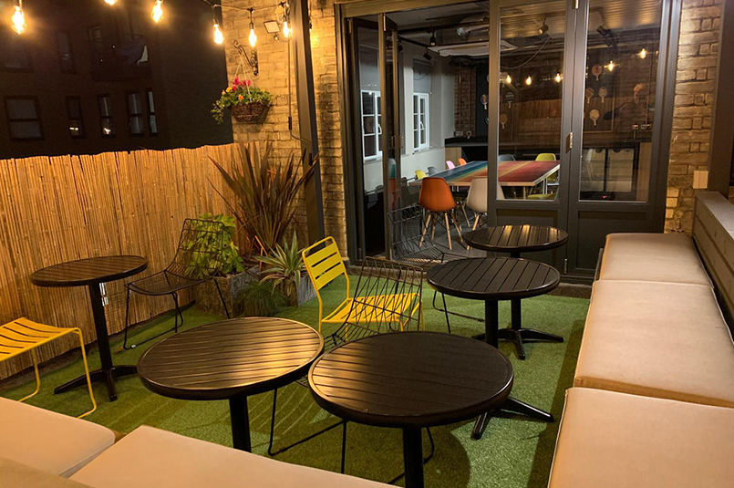 Green King 383 Club - Outdoor Terrace
